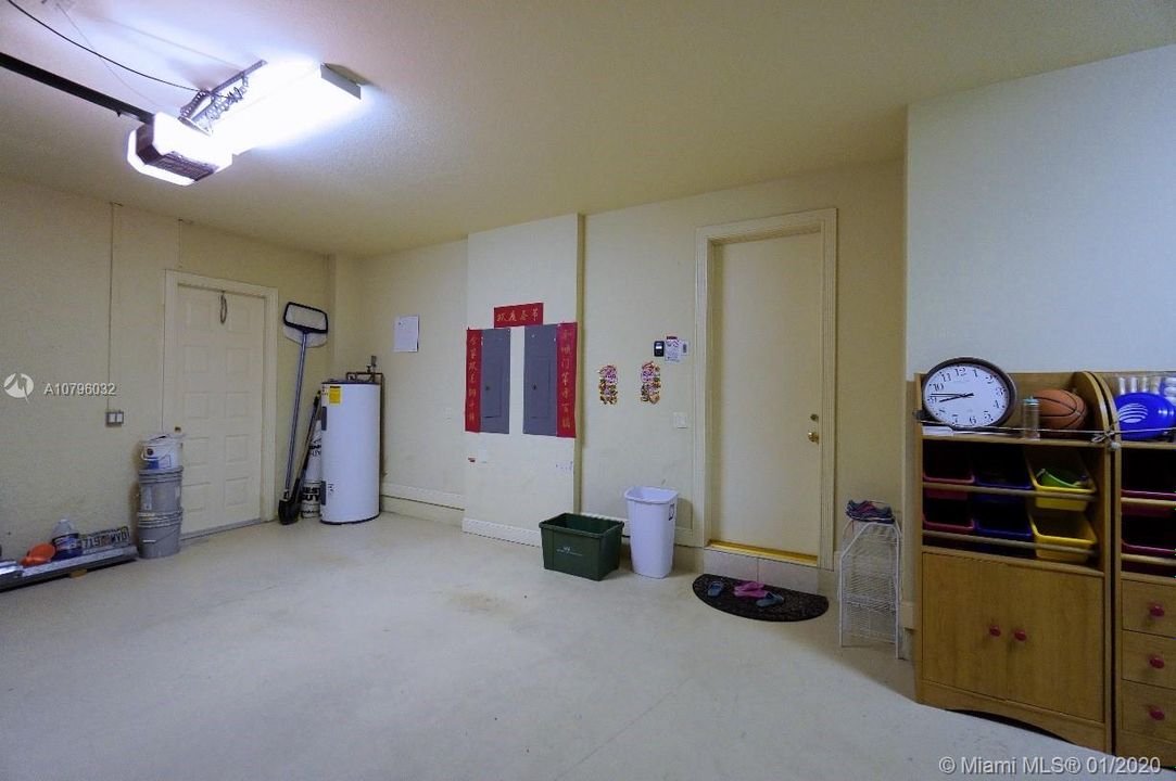 Recientemente alquilado: $6,500 (4 camas, 4 baños, 3977 Pies cuadrados)