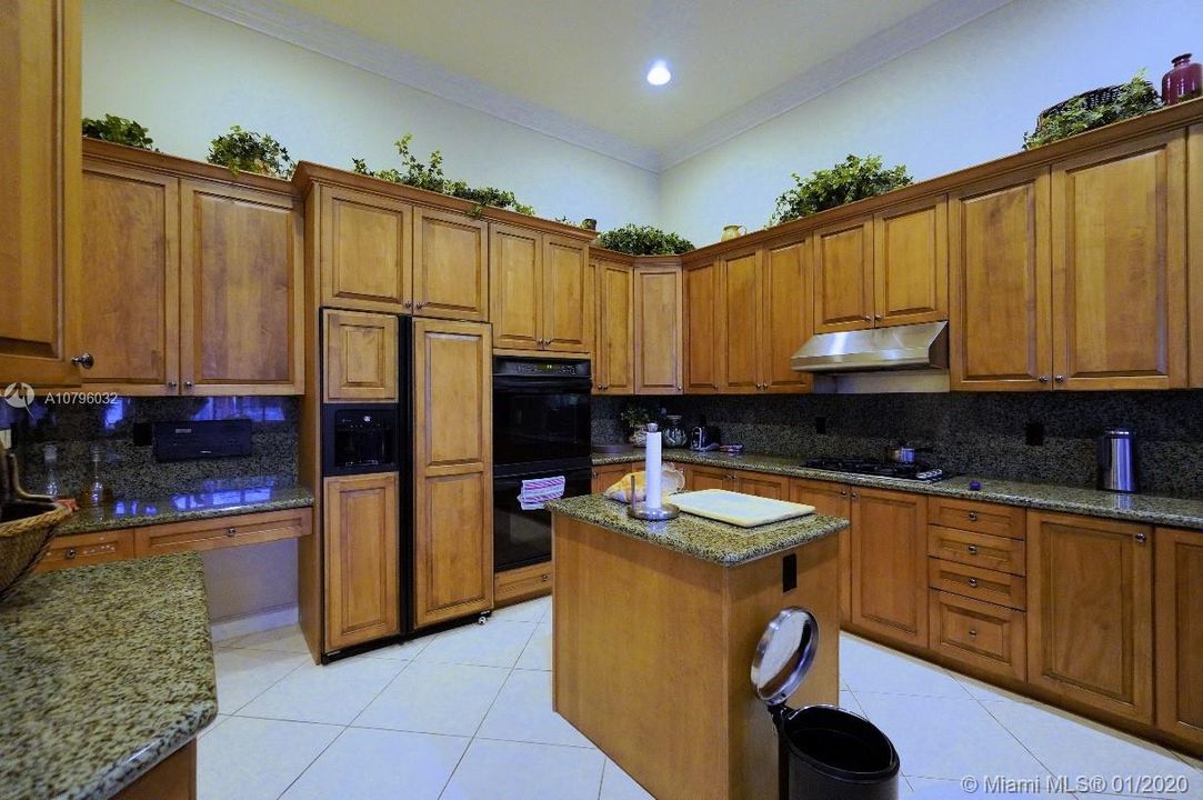 Recientemente alquilado: $6,500 (4 camas, 4 baños, 3977 Pies cuadrados)