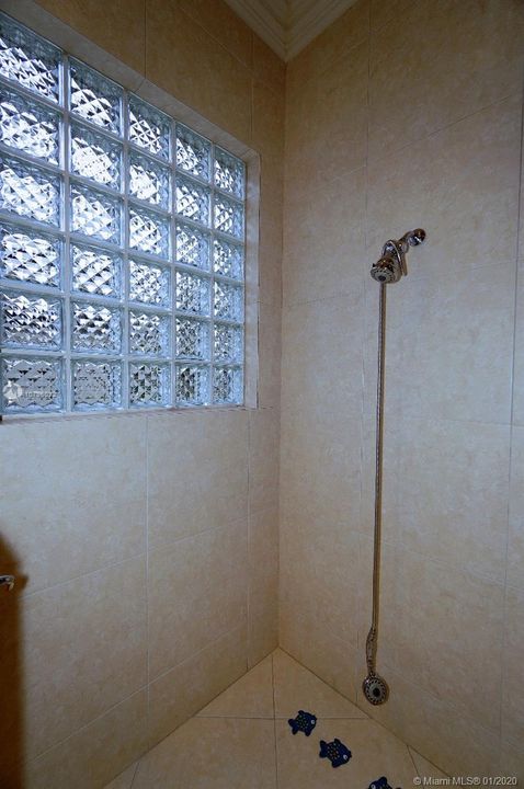 Recientemente alquilado: $6,500 (4 camas, 4 baños, 3977 Pies cuadrados)