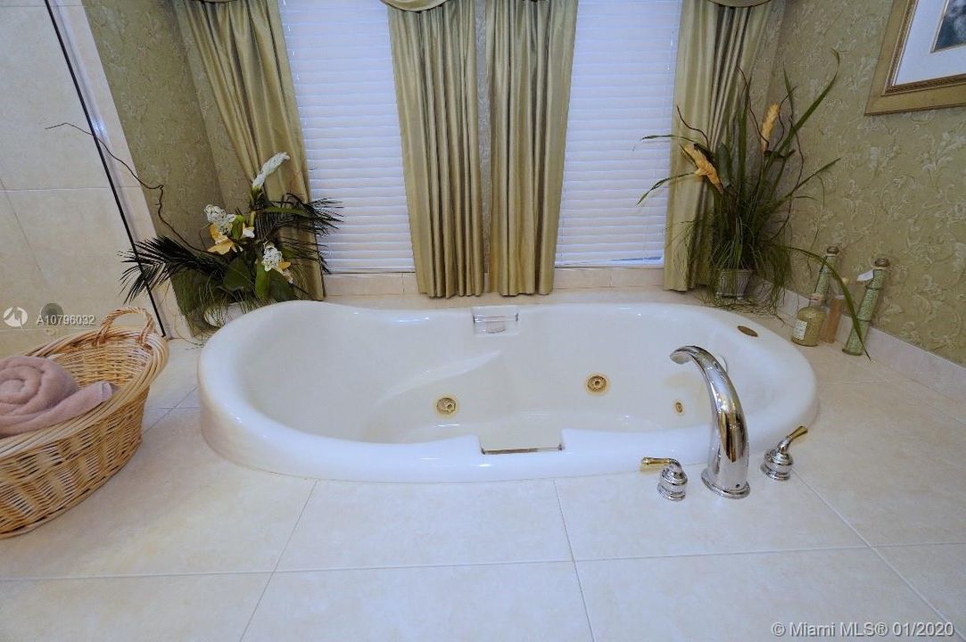 Recientemente alquilado: $6,500 (4 camas, 4 baños, 3977 Pies cuadrados)