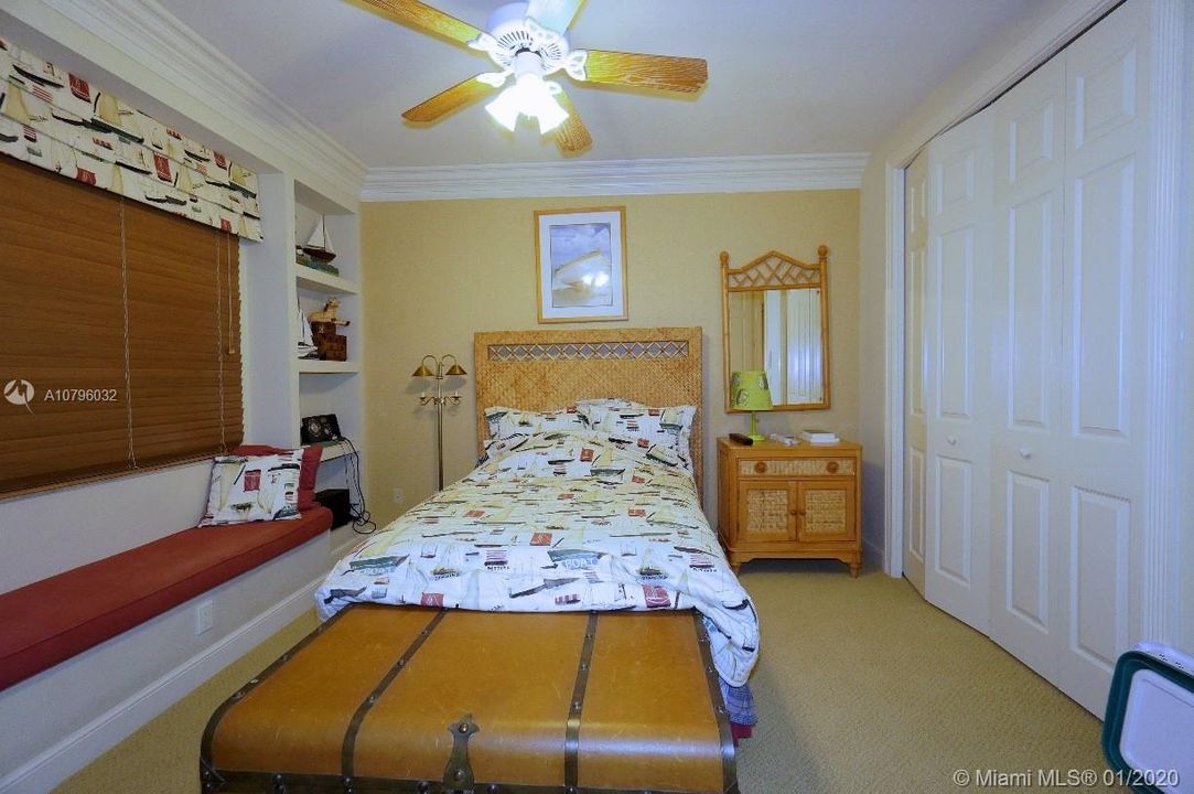Recientemente alquilado: $6,500 (4 camas, 4 baños, 3977 Pies cuadrados)