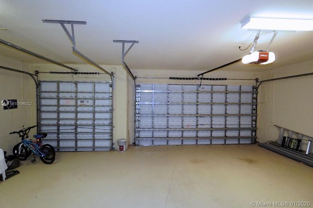 Recientemente alquilado: $6,500 (4 camas, 4 baños, 3977 Pies cuadrados)