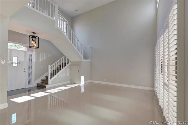 Recently Sold: $279,900 (4 beds, 3 baths, 2556 Square Feet)