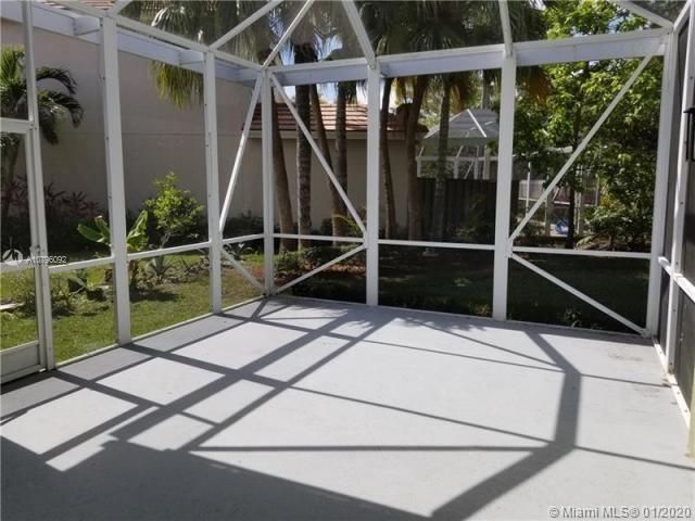 Recently Sold: $279,900 (4 beds, 3 baths, 2556 Square Feet)