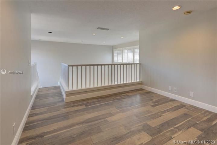 Recently Sold: $279,900 (4 beds, 3 baths, 2556 Square Feet)