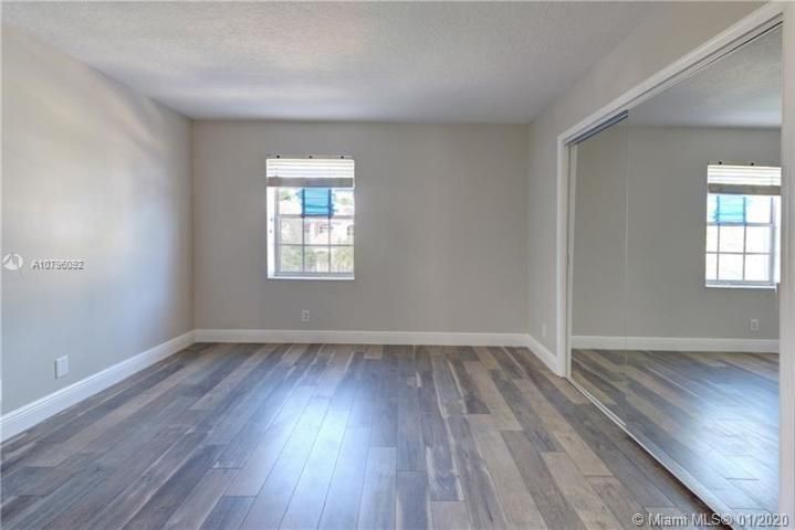Recently Sold: $279,900 (4 beds, 3 baths, 2556 Square Feet)
