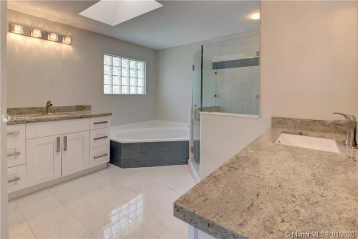 Recently Sold: $279,900 (4 beds, 3 baths, 2556 Square Feet)