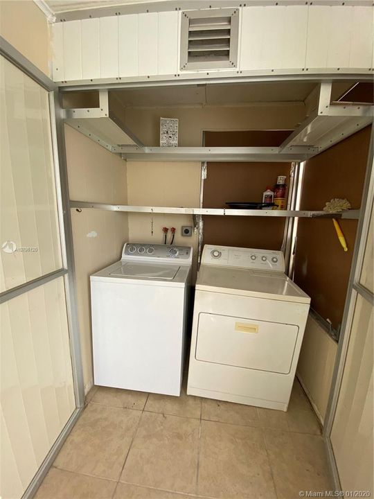 Vendido Recientemente: $59,500 (1 camas, 1 baños, 726 Pies cuadrados)