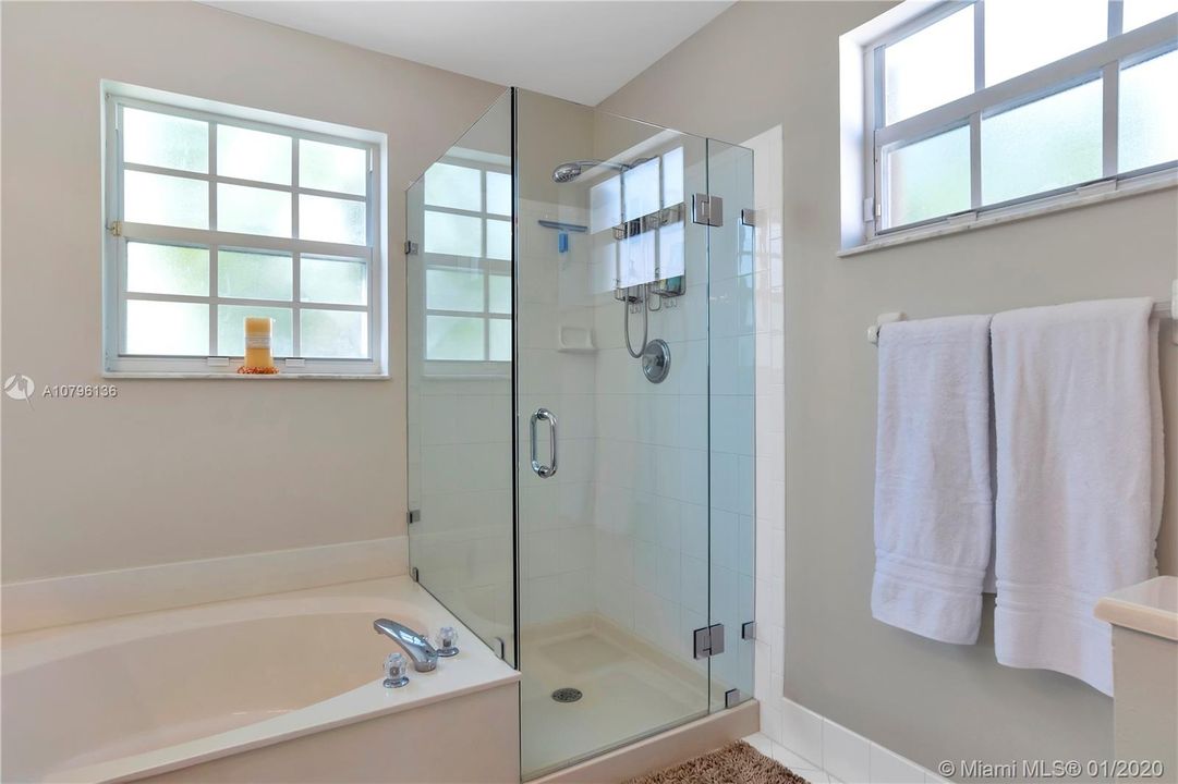 Frameless glass shower in the master bathroom