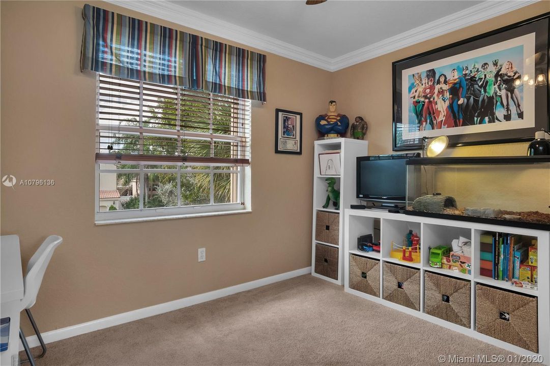 Recently Sold: $390,000 (3 beds, 2 baths, 1784 Square Feet)