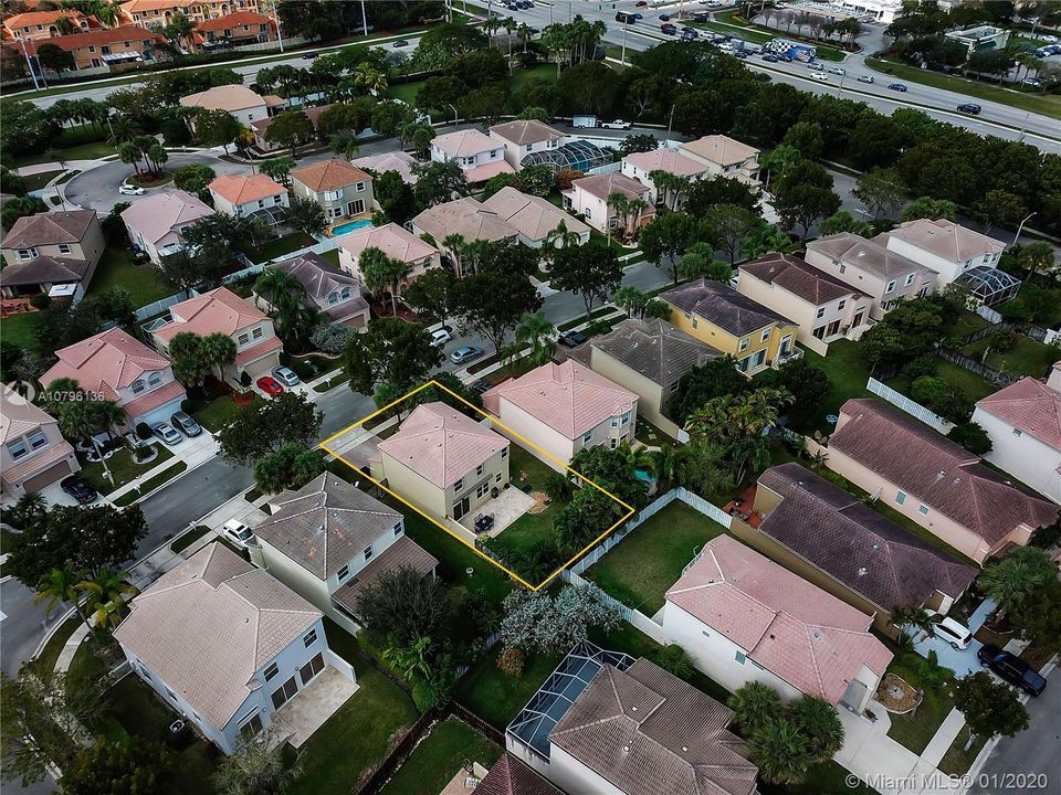 Recently Sold: $390,000 (3 beds, 2 baths, 1784 Square Feet)