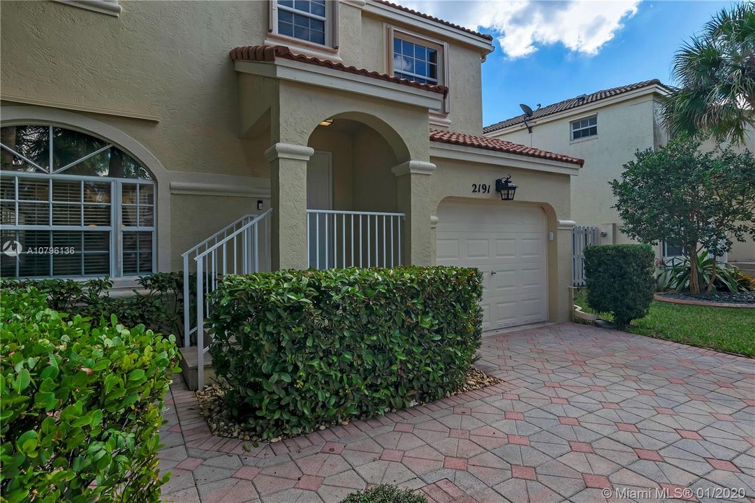 Recently Sold: $390,000 (3 beds, 2 baths, 1784 Square Feet)