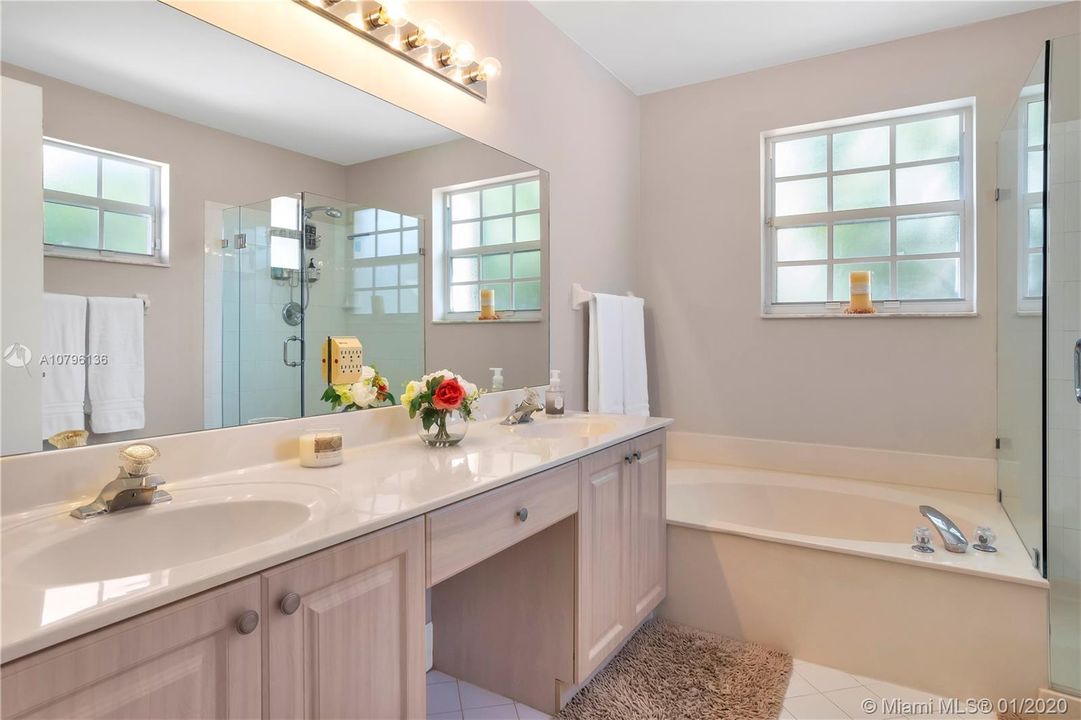 Recently Sold: $390,000 (3 beds, 2 baths, 1784 Square Feet)