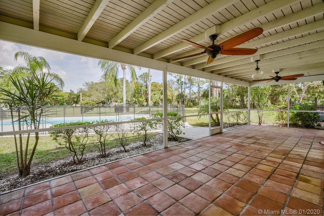 Enormous screened patio