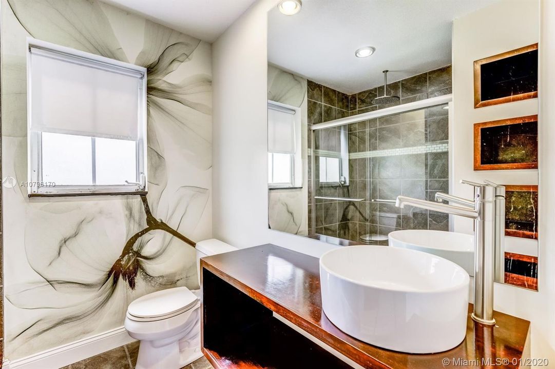 Guest Bathroom 1 (downstairs)