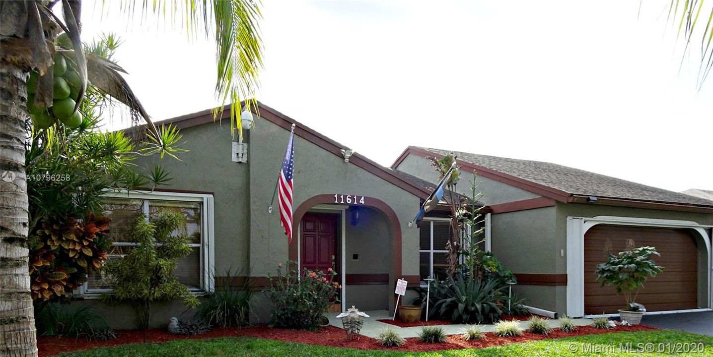 Recently Sold: $425,000 (3 beds, 2 baths, 1984 Square Feet)