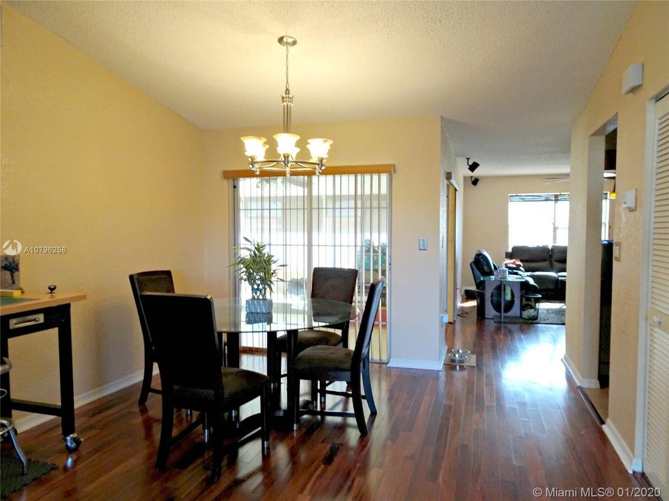 Recently Sold: $425,000 (3 beds, 2 baths, 1984 Square Feet)