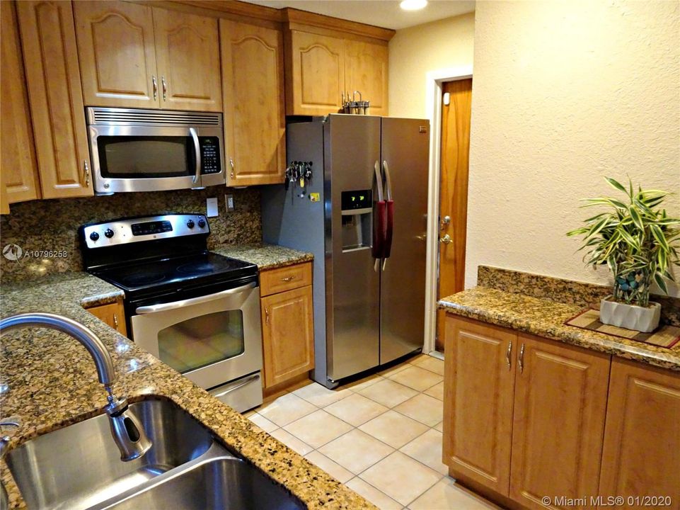 Recently Sold: $425,000 (3 beds, 2 baths, 1984 Square Feet)
