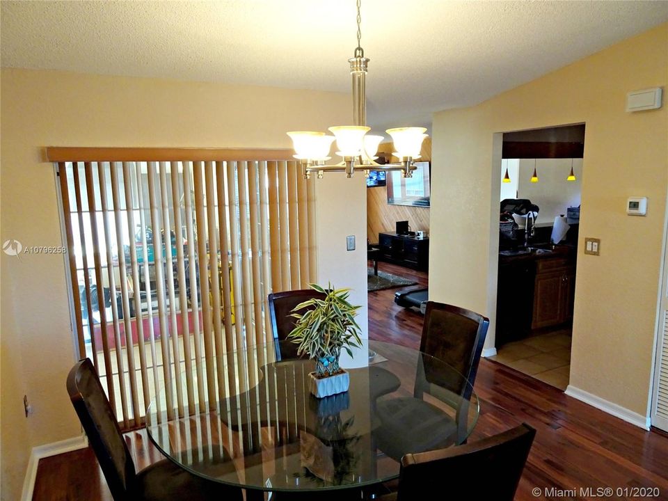 Recently Sold: $425,000 (3 beds, 2 baths, 1984 Square Feet)