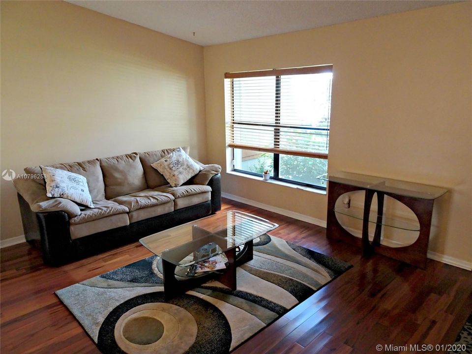 Recently Sold: $425,000 (3 beds, 2 baths, 1984 Square Feet)