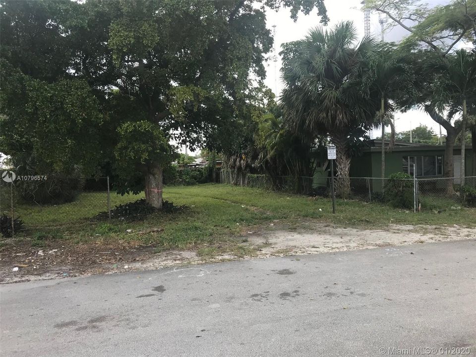 最近售出: $444,000 (0.12 acres)