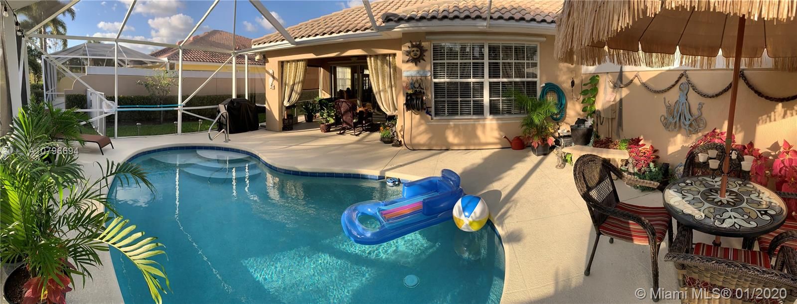 Beautiful Screened Enclosed Pool & Patio