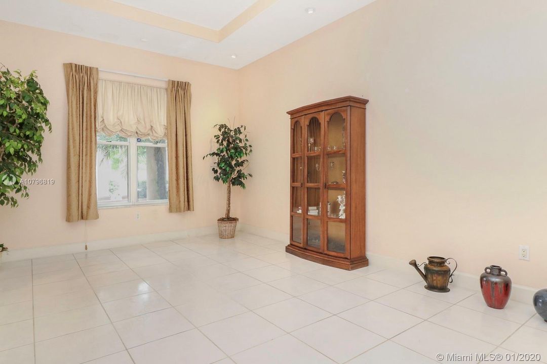 Recently Sold: $1,350,000 (5 beds, 4 baths, 3850 Square Feet)
