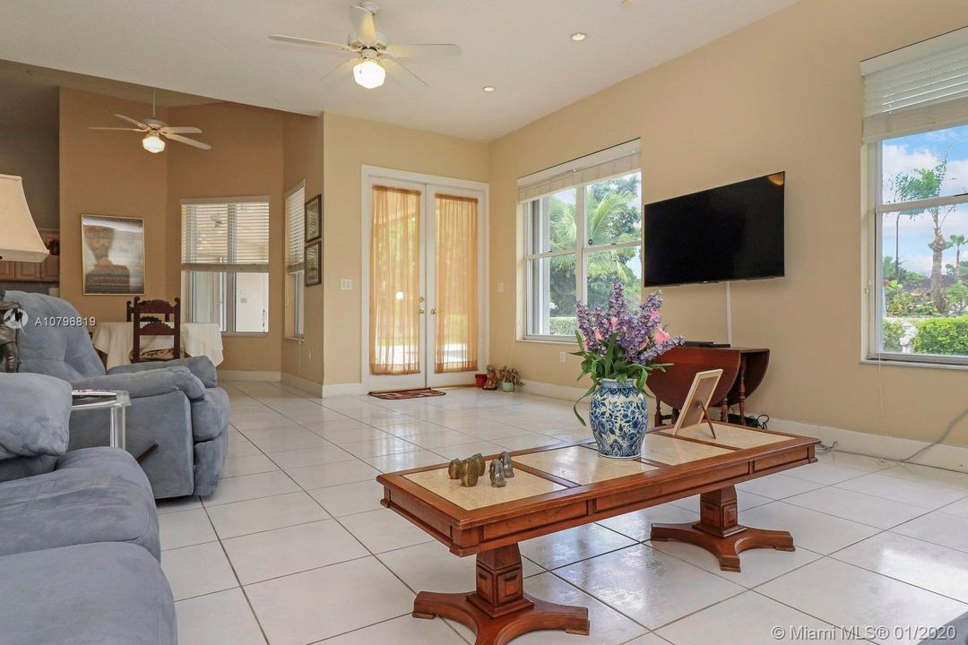 Recently Sold: $1,350,000 (5 beds, 4 baths, 3850 Square Feet)