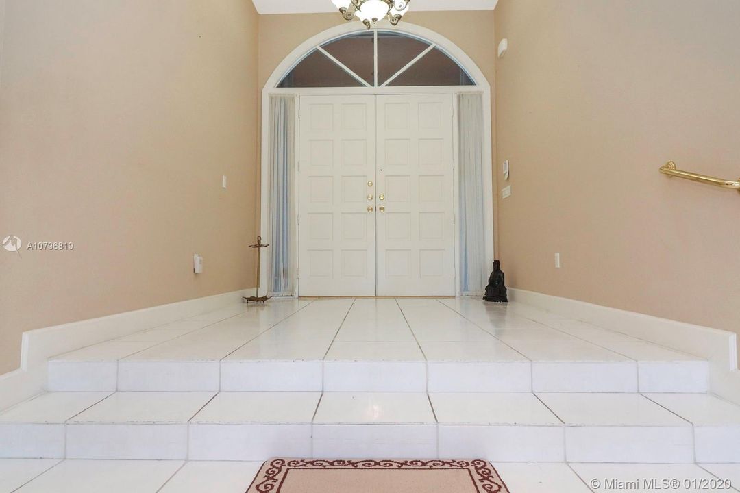 Recently Sold: $1,350,000 (5 beds, 4 baths, 3850 Square Feet)