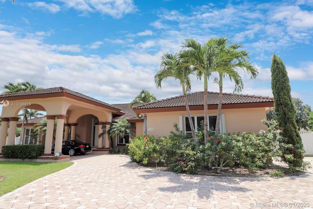 Recently Sold: $1,350,000 (5 beds, 4 baths, 3850 Square Feet)