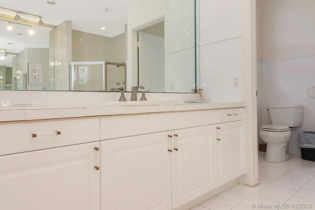 Recently Sold: $1,350,000 (5 beds, 4 baths, 3850 Square Feet)