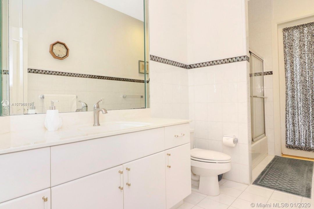 Recently Sold: $1,350,000 (5 beds, 4 baths, 3850 Square Feet)