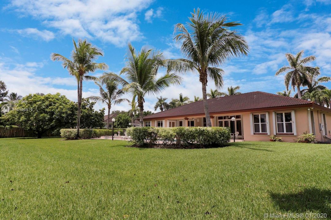 Recently Sold: $1,350,000 (5 beds, 4 baths, 3850 Square Feet)