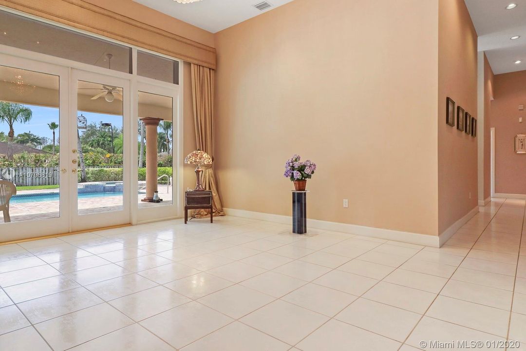 Recently Sold: $1,350,000 (5 beds, 4 baths, 3850 Square Feet)