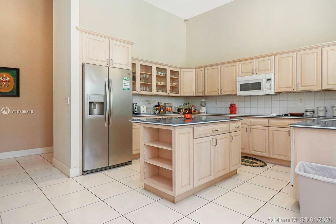 Recently Sold: $1,350,000 (5 beds, 4 baths, 3850 Square Feet)