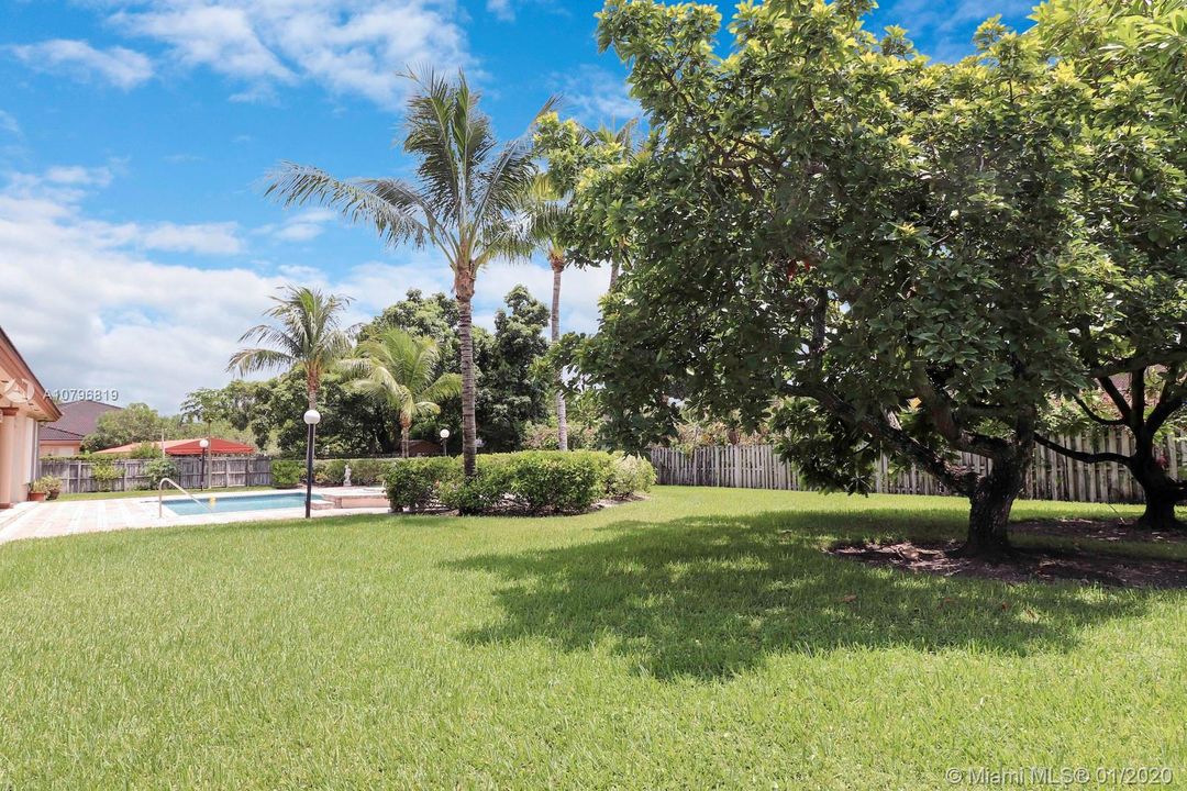 Recently Sold: $1,350,000 (5 beds, 4 baths, 3850 Square Feet)
