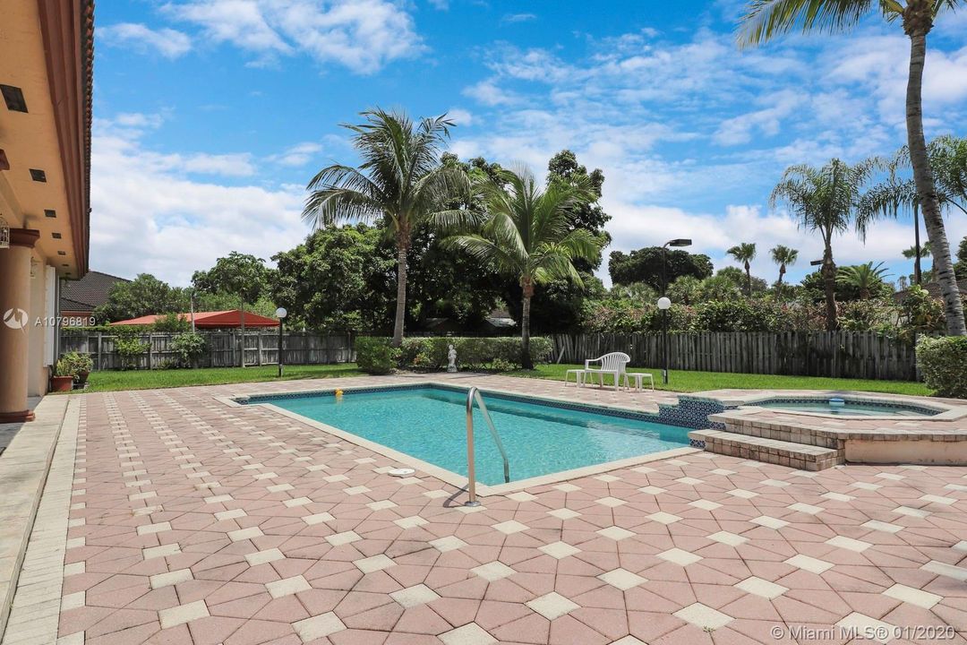 Recently Sold: $1,350,000 (5 beds, 4 baths, 3850 Square Feet)