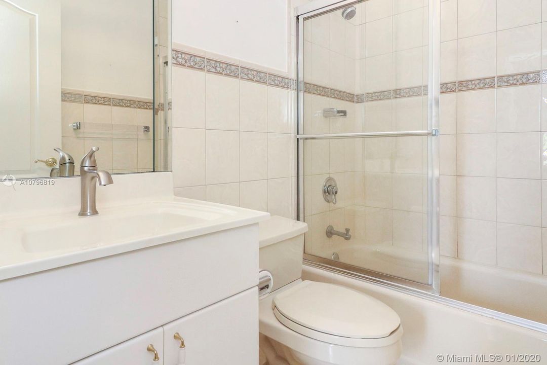 Recently Sold: $1,350,000 (5 beds, 4 baths, 3850 Square Feet)
