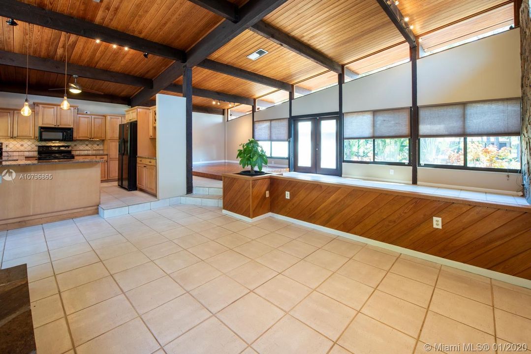Недавно продано: $636,900 (4 спален, 2 ванн, 2320 Квадратных фут)