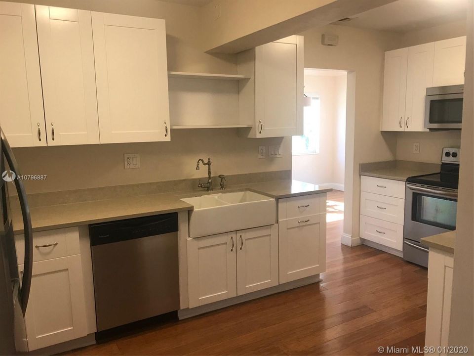 Recently Rented: $3,850 (3 beds, 2 baths, 1600 Square Feet)