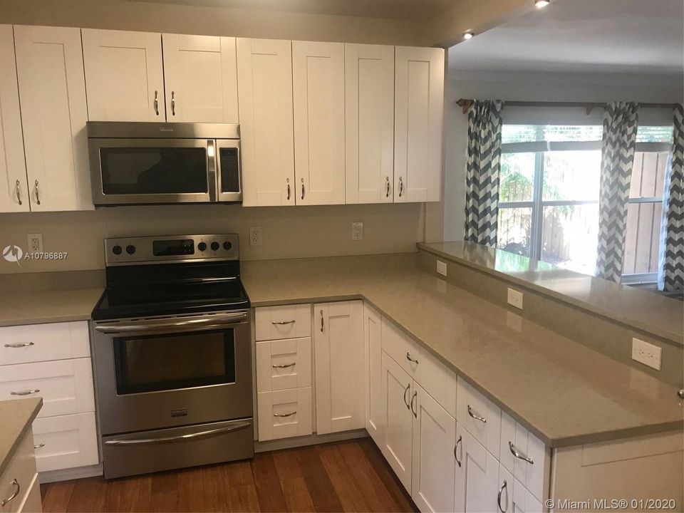 Recently Rented: $3,850 (3 beds, 2 baths, 1600 Square Feet)