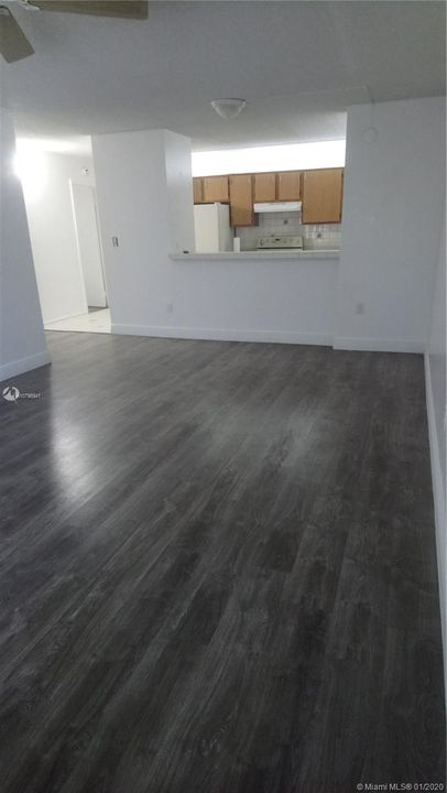 Недавно продано: $97,000 (2 спален, 1 ванн, 1075 Квадратных фут)