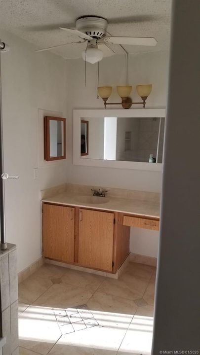 Недавно продано: $97,000 (2 спален, 1 ванн, 1075 Квадратных фут)