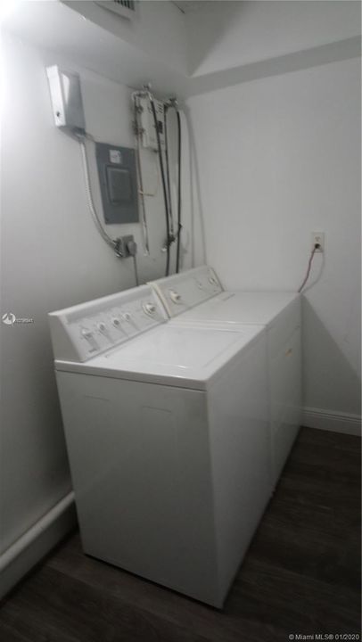 Недавно продано: $97,000 (2 спален, 1 ванн, 1075 Квадратных фут)