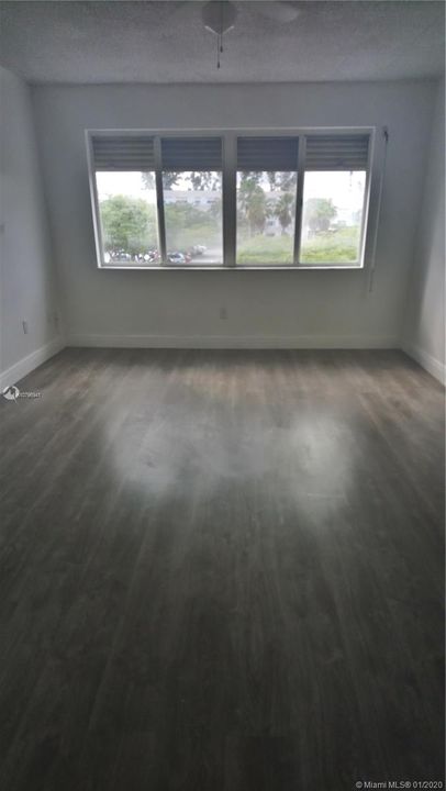 Недавно продано: $97,000 (2 спален, 1 ванн, 1075 Квадратных фут)