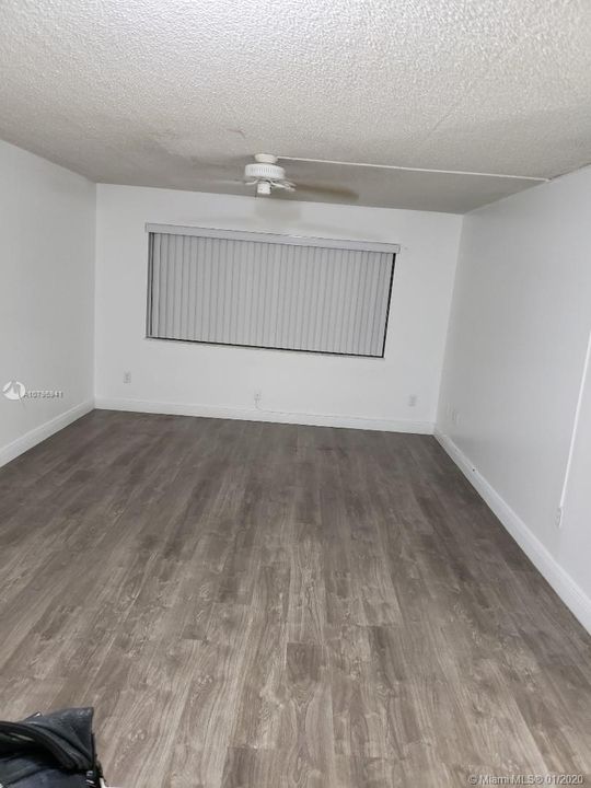 Недавно продано: $97,000 (2 спален, 1 ванн, 1075 Квадратных фут)