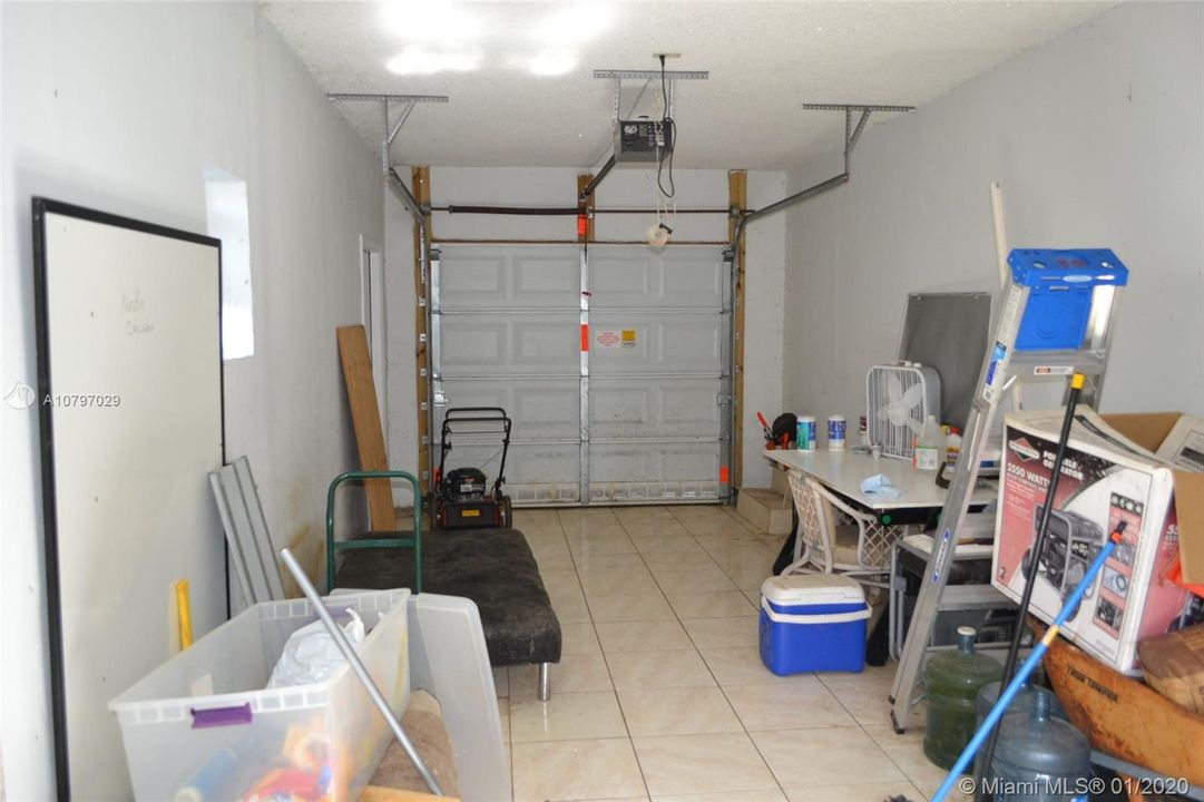 Недавно продано: $259,999 (3 спален, 2 ванн, 1375 Квадратных фут)