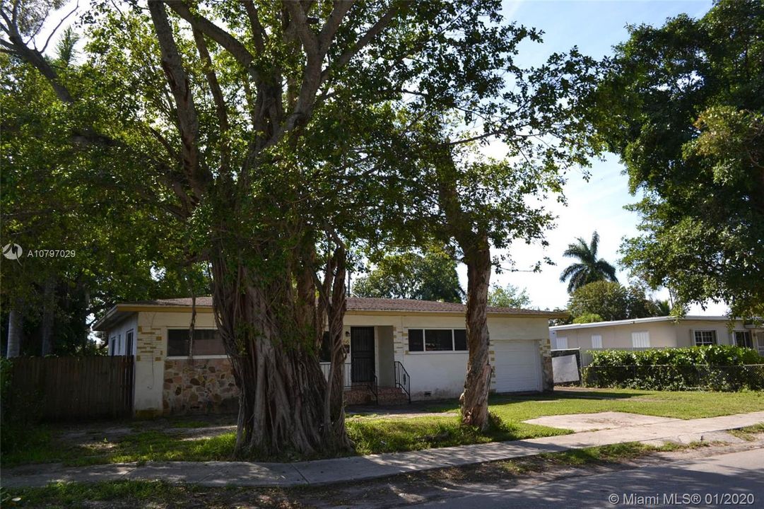 Недавно продано: $259,999 (3 спален, 2 ванн, 1375 Квадратных фут)