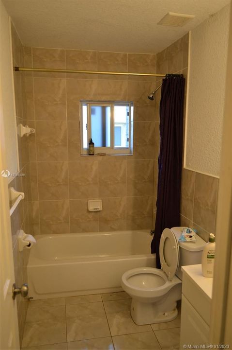 Недавно продано: $259,999 (3 спален, 2 ванн, 1375 Квадратных фут)