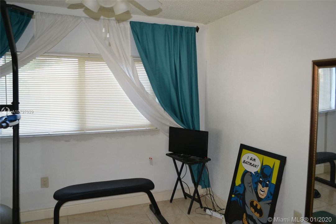 Недавно продано: $259,999 (3 спален, 2 ванн, 1375 Квадратных фут)